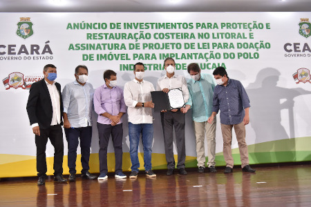Governo do Ceará e Prefeitura de Caucaia firmam convênio para a construção dos espigões na praia do Icaraí