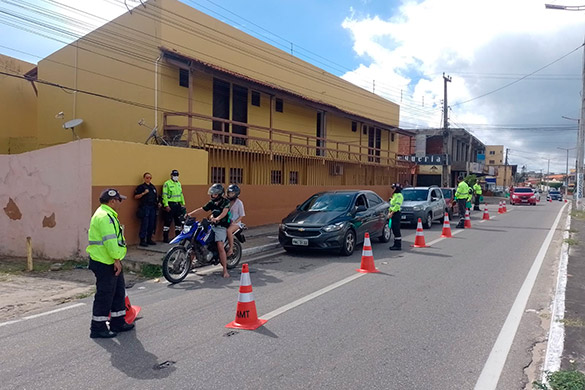 Caucaia intensifica ações educativas de trânsito durante feriados e finais de semana